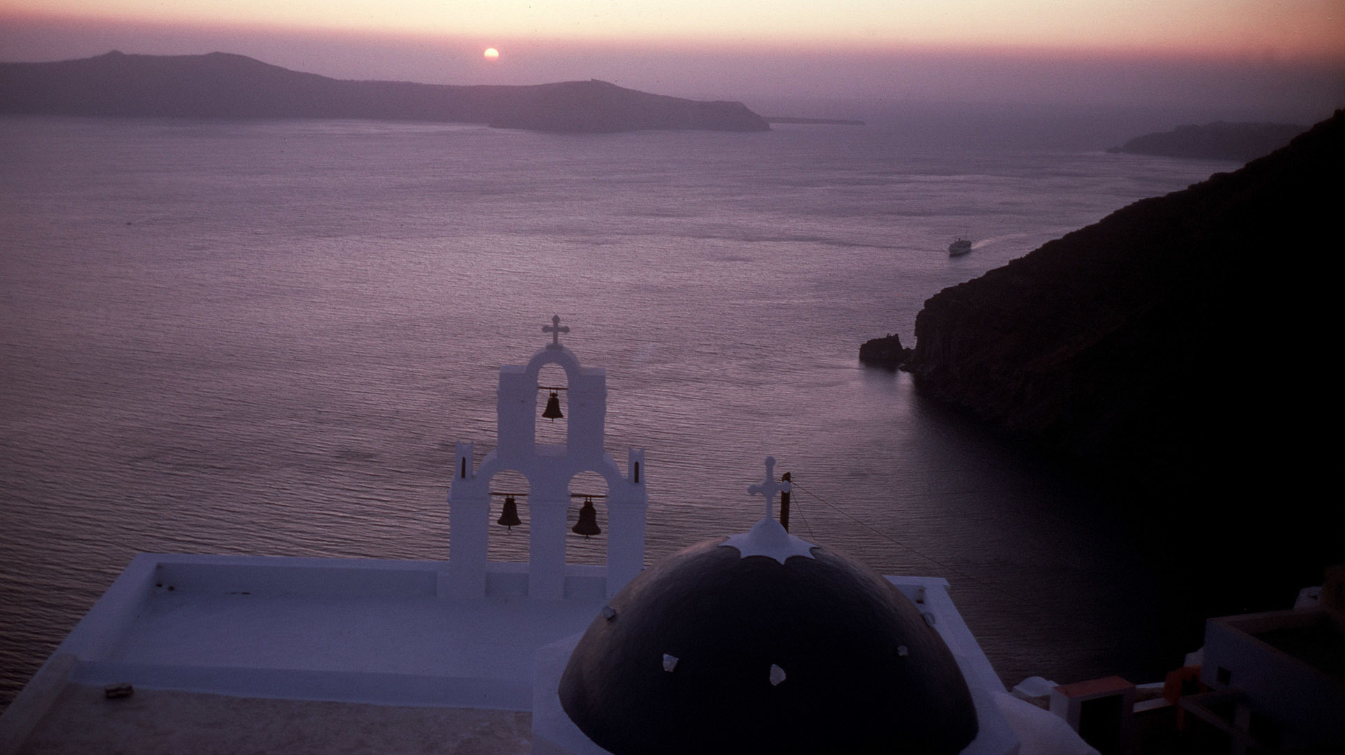 Greece moves to restrict 'over-tourism' next summer