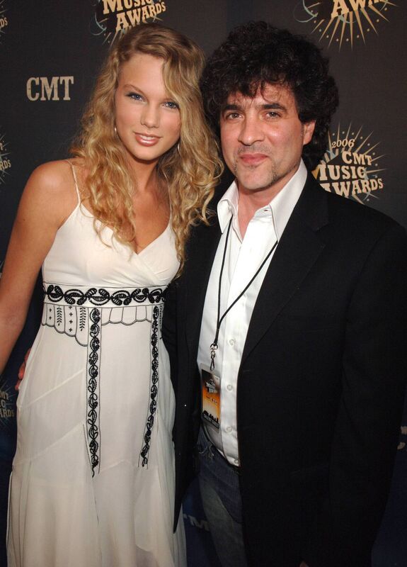 Taylor Swift with Big Machine Record's CEO Scott Borchetta in 2006. Picture: Jeff Kravitz/FilmMagic) Taylor Swift with Big Machine Record's CEO Scott Borchetta in 2006. Picture: Jeff Kravitz/FilmMagic)
