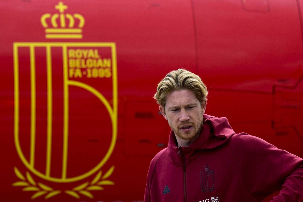 Belgium's midfielder Kevin De Bruyne boards an aircraft with teammates at Brussels International Airport. Picture: DIRK WAEM/Belga/AFP via Getty Images) Belgium's midfielder Kevin De Bruyne boards an aircraft with teammates at Brussels International Airport. Picture: DIRK WAEM/Belga/AFP via Getty Images)