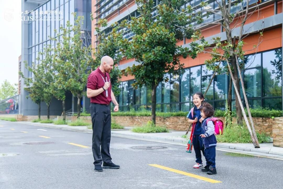 Brian Lalor welcomes two young students, Diana and Olivia, to school at XLIS in Xi’an. Brian Lalor welcomes two young students, Diana and Olivia, to school at XLIS in Xi’an.