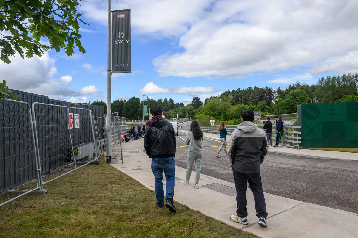 The queue for houses on sale at Bayly just off the Carrigaline Road in Douglas, Cork. Picture Dan Linehan The queue for houses on sale at Bayly just off the Carrigaline Road in Douglas, Cork. Picture Dan Linehan