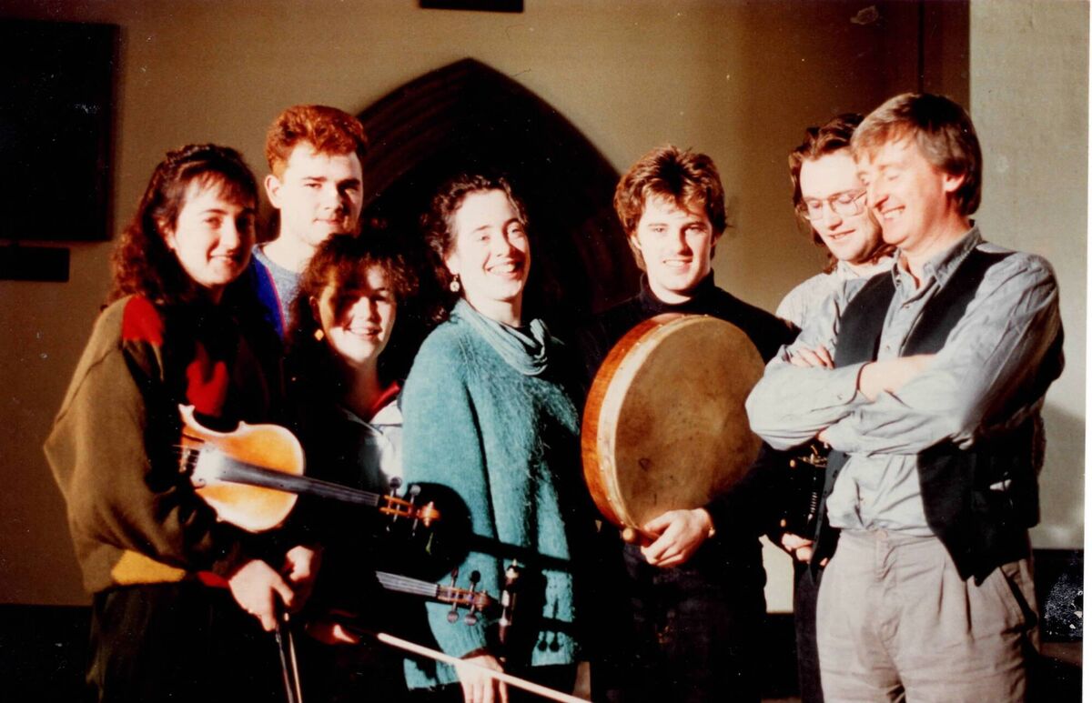 Eklego Group: Maria Fahy, Gerry Diver, Liz Doherty, Méabh Ní Fhuartháin, Jim Higgins, Niall Vallely and Mícheál Ó Súilleabháin (Nov. 1989)