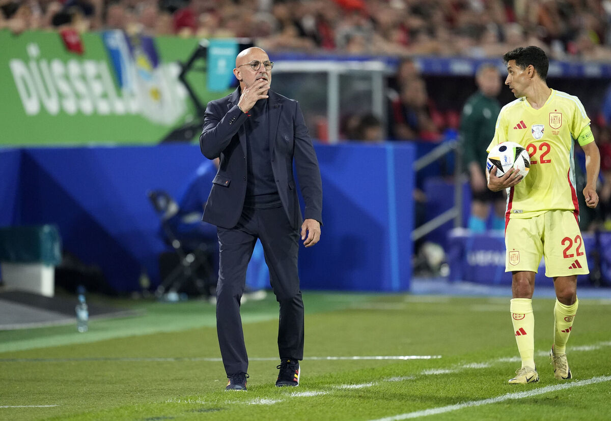 Spain manager Luis de la Fuente and Jesus Navas during the Euro 2024 Group B match against Albania. Picture: Nick Potts/PA Wire.