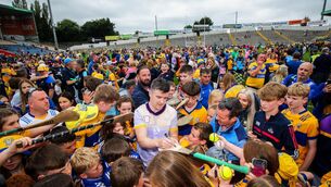 <p>FAN FAVOURITE: Clare’s Tony Kelly with fans after the game. Pic Credit: Ryan Byrne, Inpho.</p>