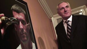 <p>Taoiseach Bertie Ahern checking out a portrait of Roy Keane in the Crawford Art Gallery, Cork, in 2005. File picture Gerard McCarthy</p>