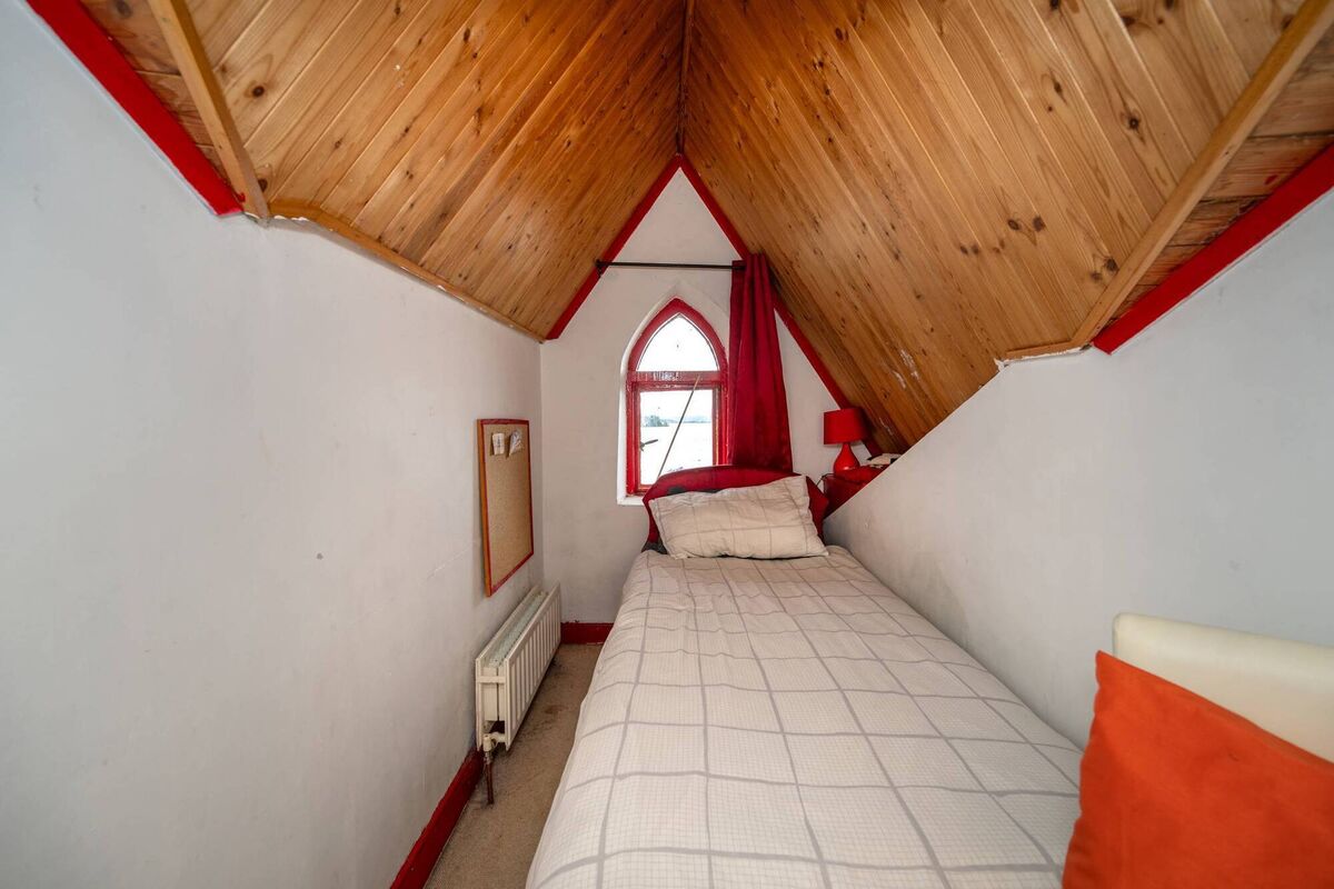 Front gable bedroom