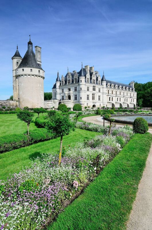 Chateau de Chenonceau is a castle near the small village of Chenonceaux on the River Cher. Chateau de Chenonceau is a castle near the small village of Chenonceaux on the River Cher.