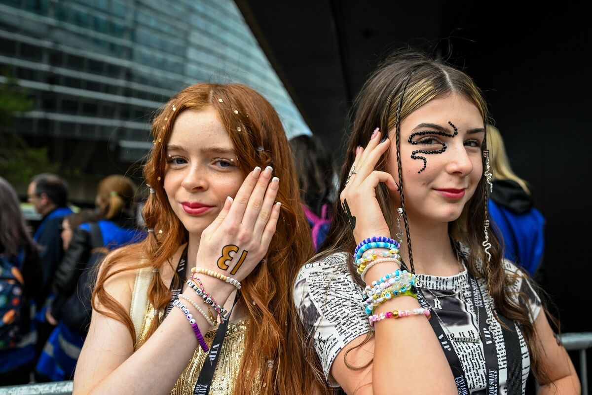 Taylor Swift fans Rachel Swaine and Alice Tarquini from Fermoy pictured outside the Aviva for Fridays concert. Picture Chani Anderson