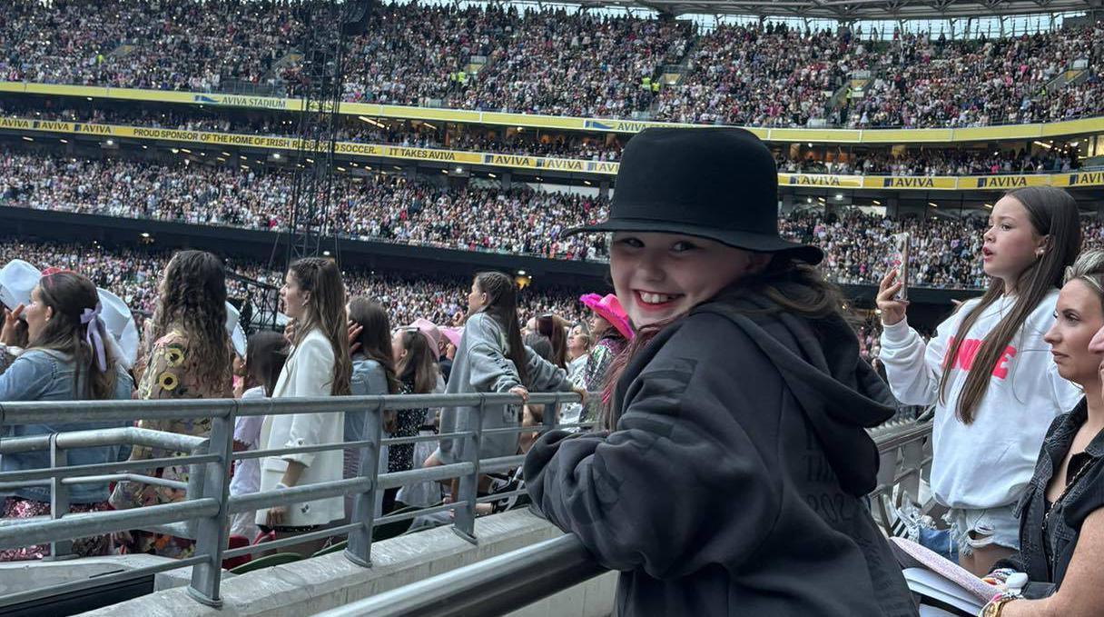 Watch: Cork girl gets special '22 hat' from Taylor Swift during Aviva Stadium show