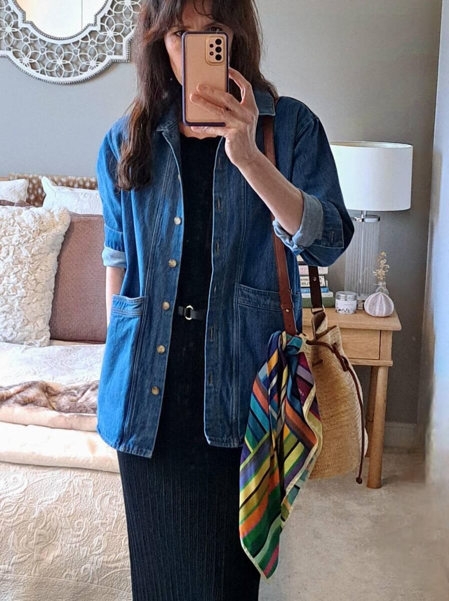 Annmarie O'Connor wearing Sézane ‘Farrow’ raffia bag