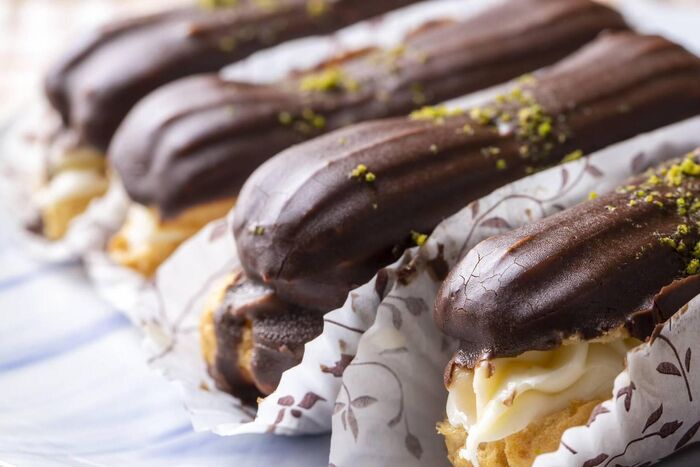 Éclairs with lots of riffs