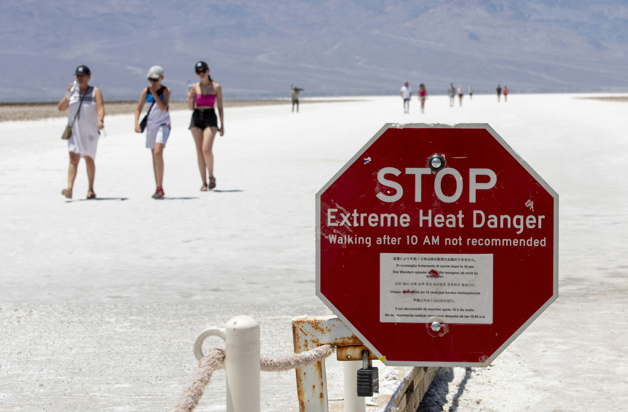 Hundreds of tourists drawn to Death Valley despite life-threatening heatwave