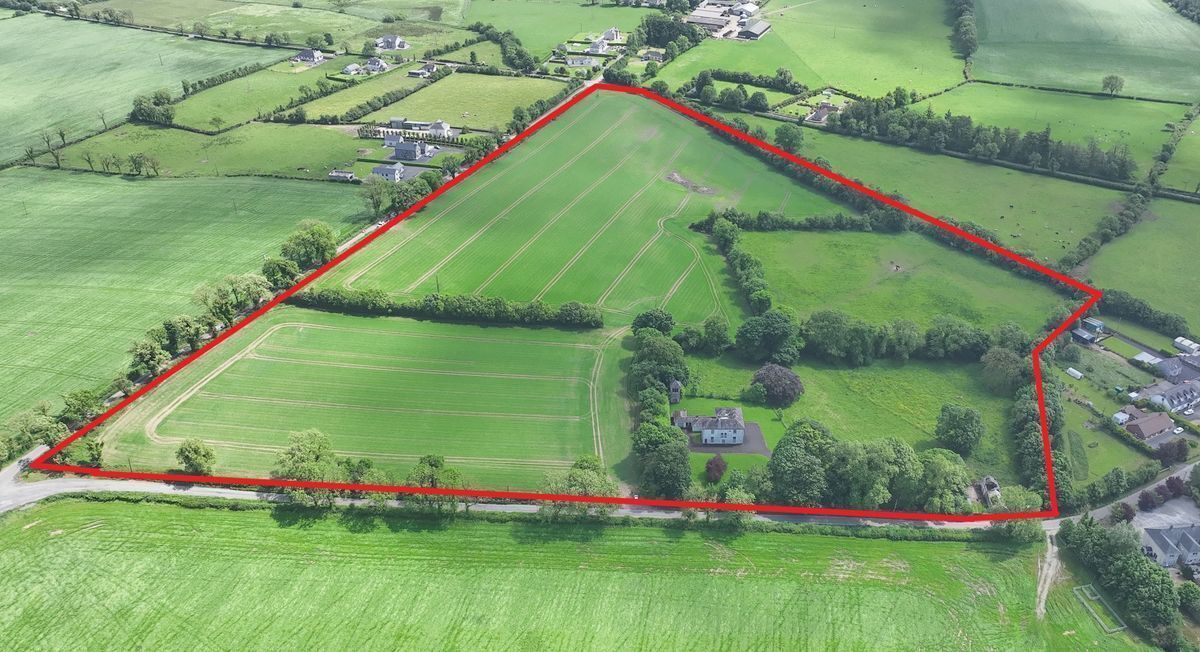 The land is of top quality, laid out in two divisions.