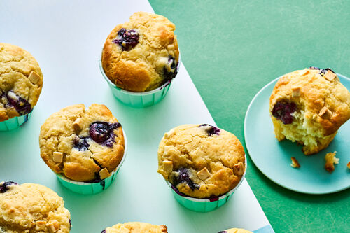 Pinch of Nom’s air fryer white chocolate and blueberry muffin