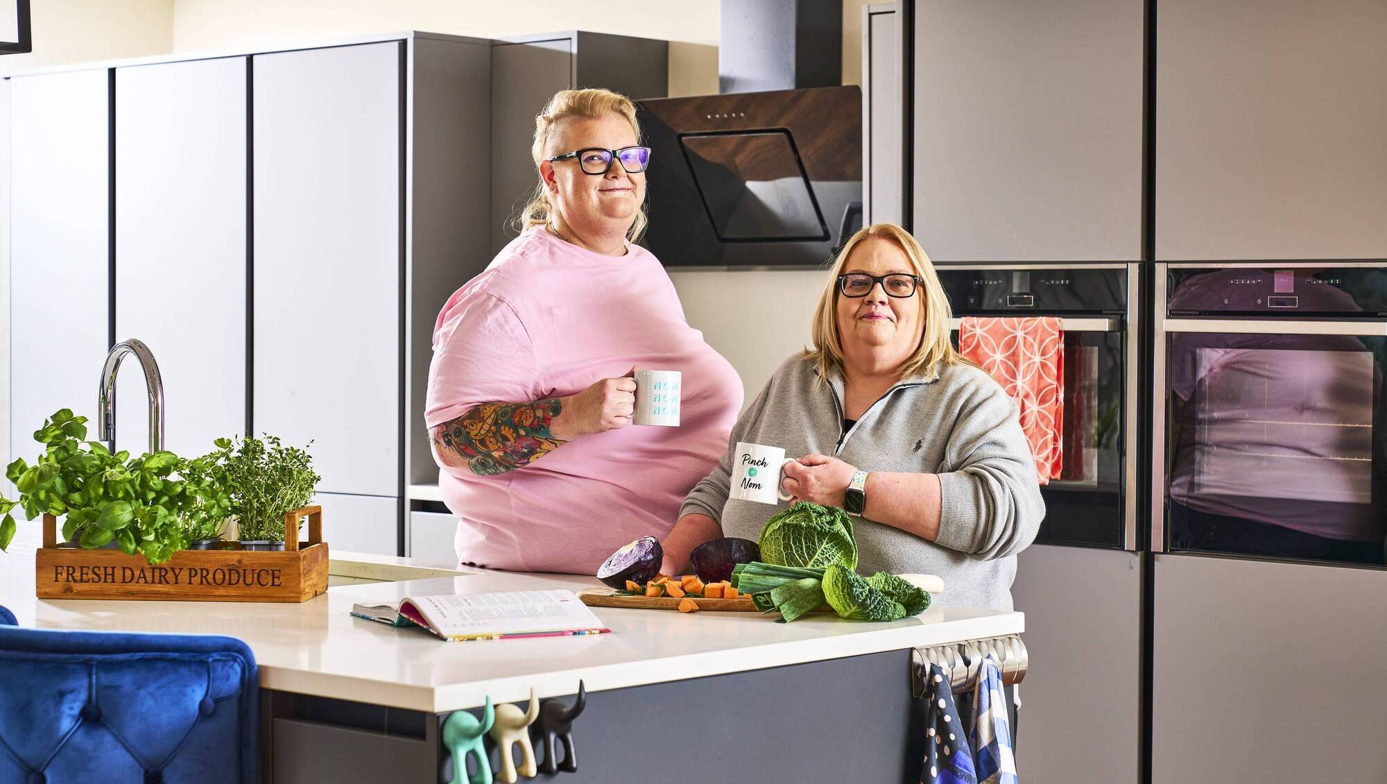 How to make Pinch of Nom’s air fryer chicken tikka masala and blueberry muffins