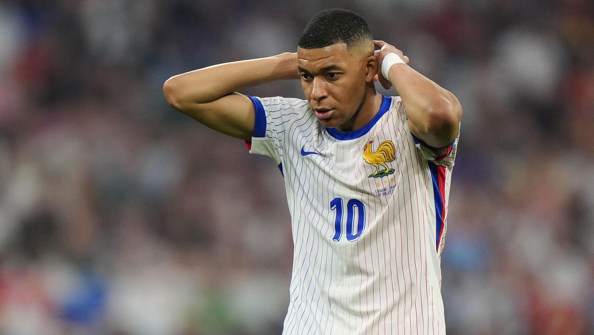 Meek France defeat could spell the end for 'non-football' of Didier Deschamps