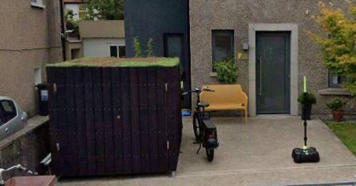 コークの住宅所有者、自宅前の自転車とゴミ箱の保管ボックスを撤去するよう命じられる