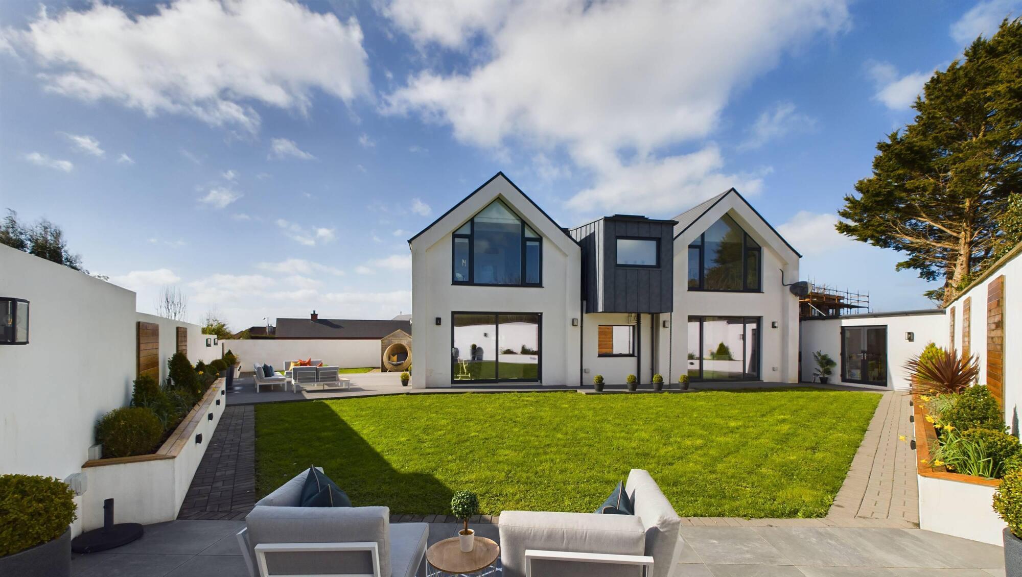 Join Millionaires Row with your very own Southeast White House for €895k