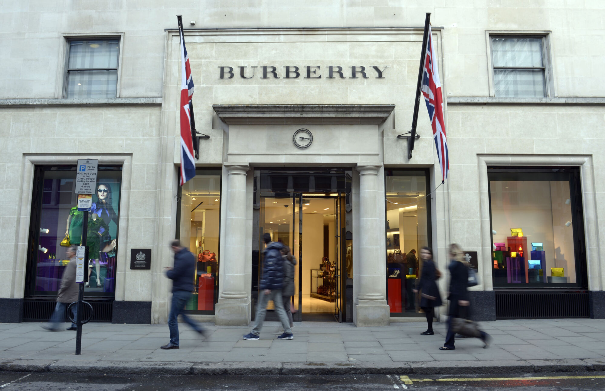 Burberry replaces its CEO amid challenges in the luxury goods sector