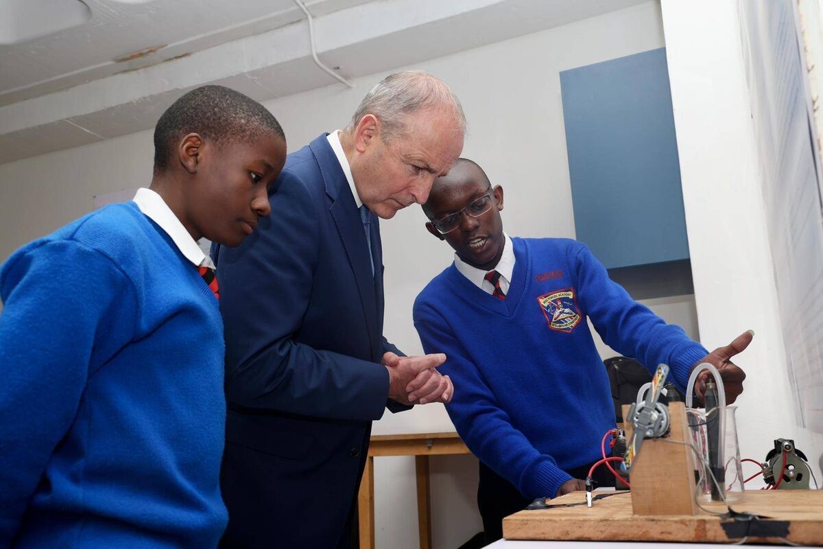  Young Scientist Kenya students chat with Tánaiste, Foreign Affairs Minister, and Defence Minister, Micheál Martin in Nairobi, Kenya.  Picture: Phil Behan/DFA