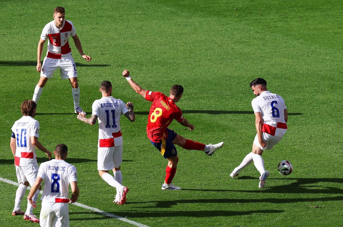 Spain’s Fabián Ruiz fires home from the edge of the box against Croatia