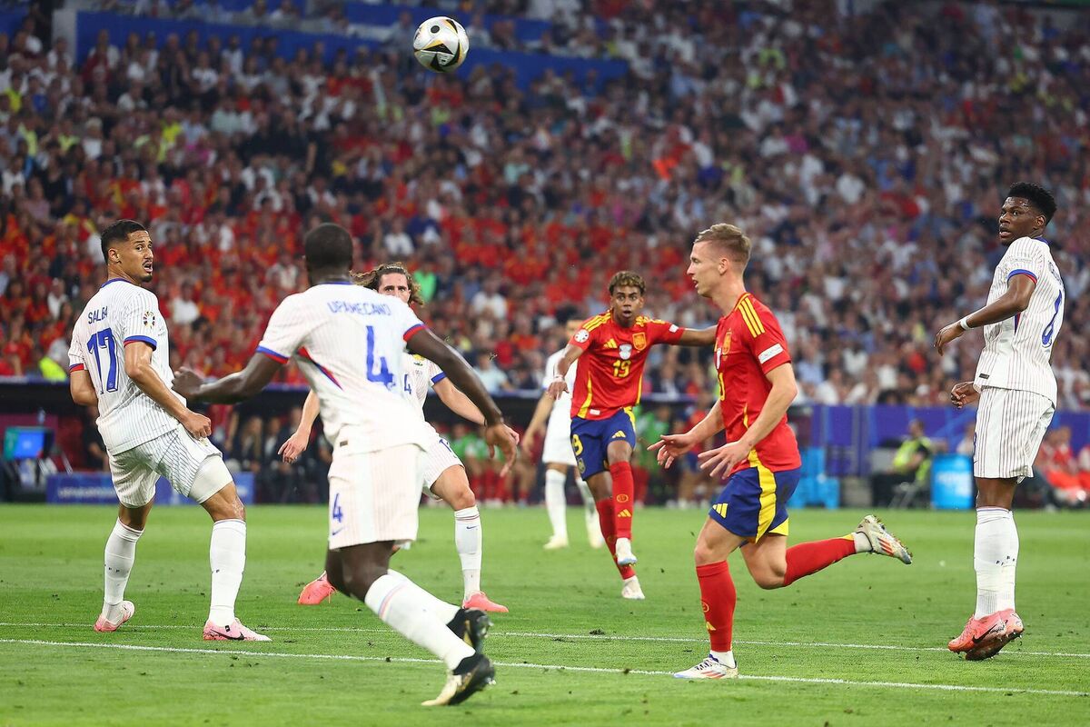 Lamine Yamal scores a wonder goal against France