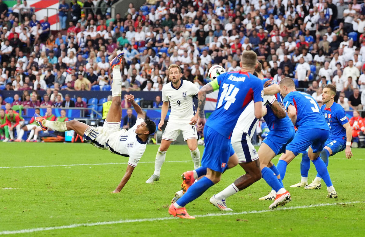 Jude Bellingham scores ta magnificent over head kick against Slovakia