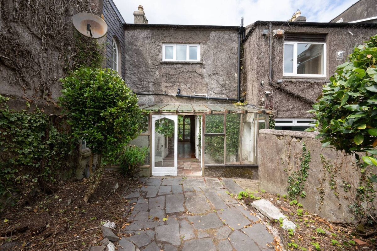 Rear with glasshouse