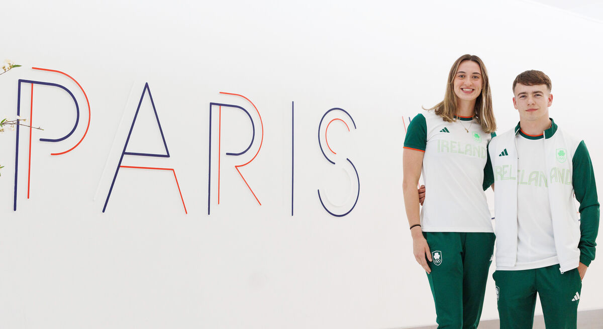Team Ireland divers Ciara McGing and Jake Passmore arrive in Paris. Picture: ©INPHO/James Crombie