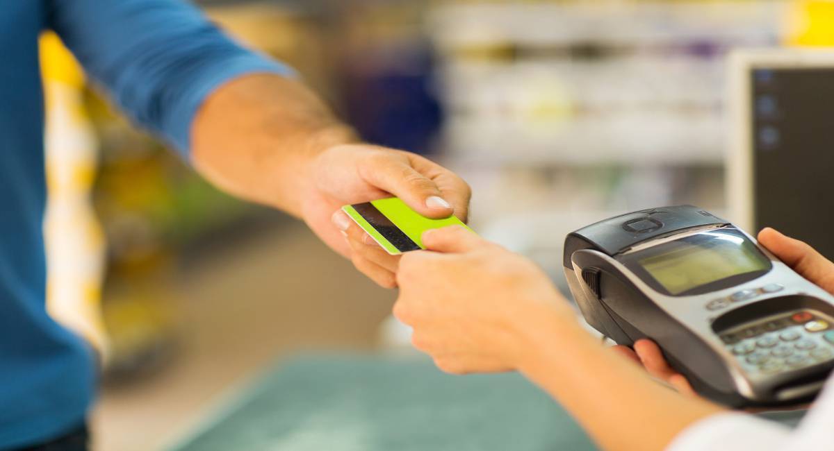 Retail sales fall but purchasing power is set to increase this year