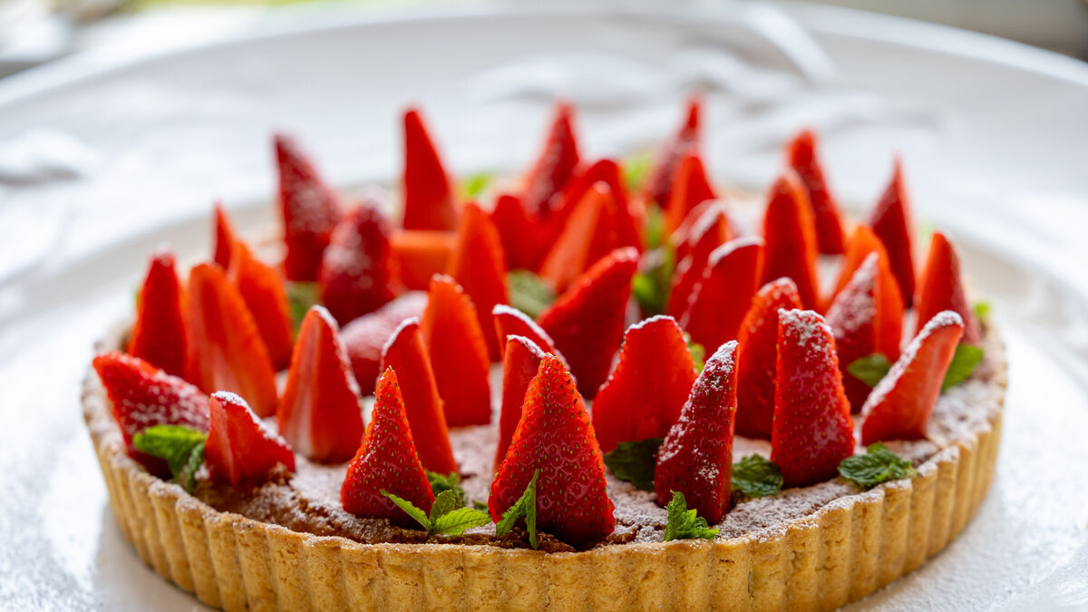 Almond Tart with Strawberries