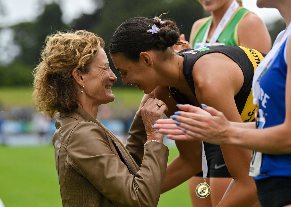 Sophie O'Sullivan being presented with a 1500m gold medal by her mother, Olympian Sonia O'Sullivan. Picture: Sam Barnes/Sportsfile