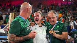 <p>HAPPY DAYS: Ireland’s Kellie Harrington celebrates winning the gold medal with coaches Damian Kennedy and Zaur Antia. Pic: James Crombie, Inpho</p>