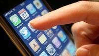 More woe for Apple as software update 'blocks calls'