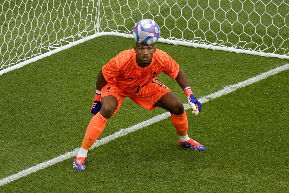 France's goalkeeper Guillaume Restes eyes a free kick by Spain's Alex Baena during the men's soccer gold medal match between France and Spain at the Parc des Princes during the 2024 Summer Olympics, Friday, Aug. 9, 2024, in Paris, France. (AP Photo/Vadim Ghirda)