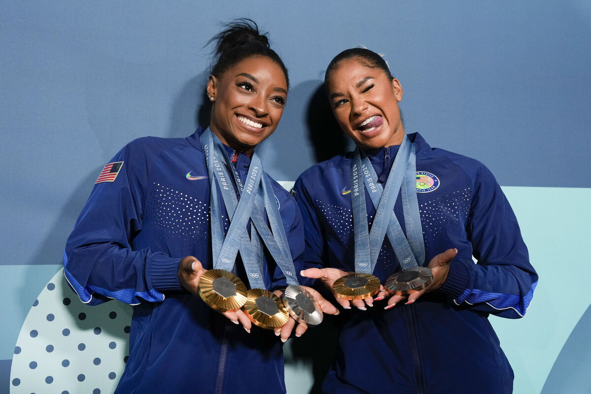 Jordan Chiles, of the United States, and Simone Biles, left, show off their medals. Pic: AP Photo/Charlie Riedel.