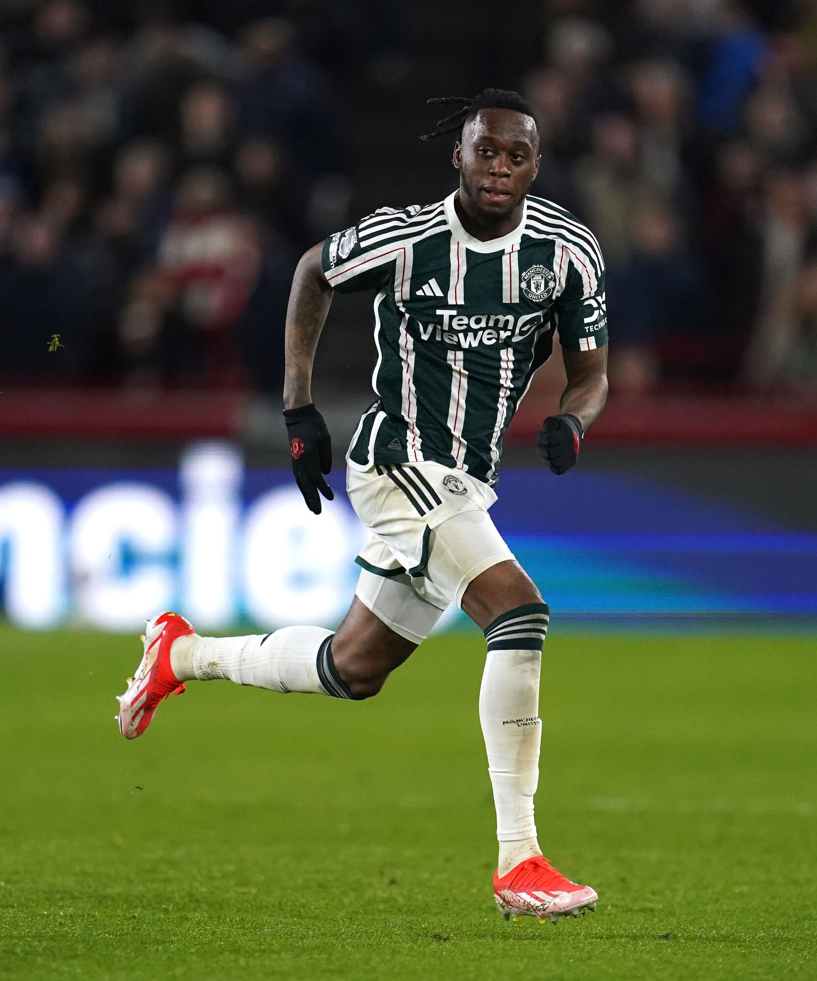 Wan-Bissaka completes £15m move to West Ham from Manchester United