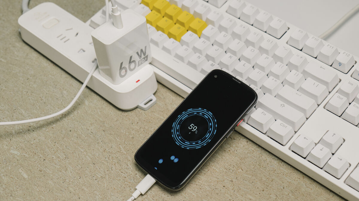 Unihertz Jelly Max supports 66W fast charging and comes with a charging brick. Picture: Unihertz. Unihertz Jelly Max supports 66W fast charging and comes with a charging brick. Picture: Unihertz.