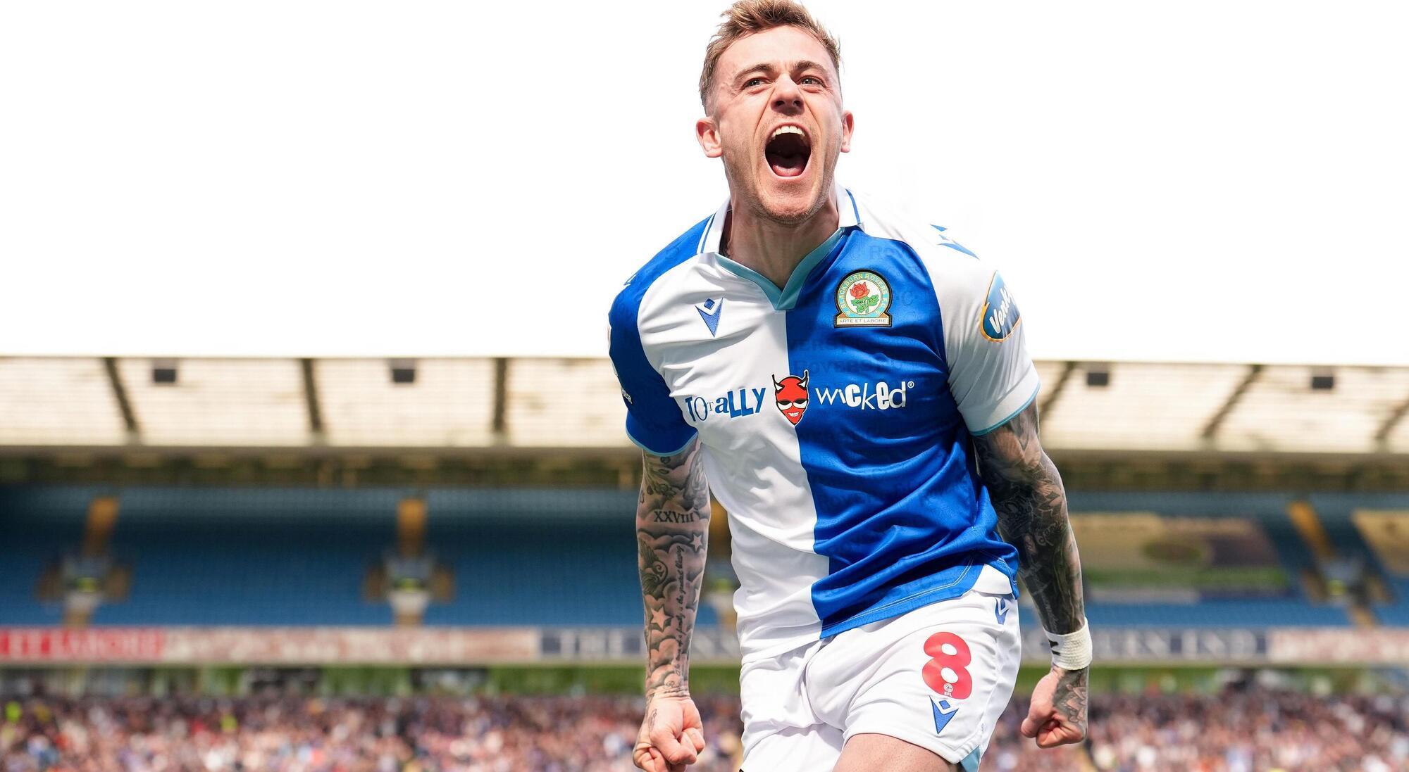 Ipswich agree season-long loan deal for Kalvin Phillips and close in on deal for Sammie Szmodics