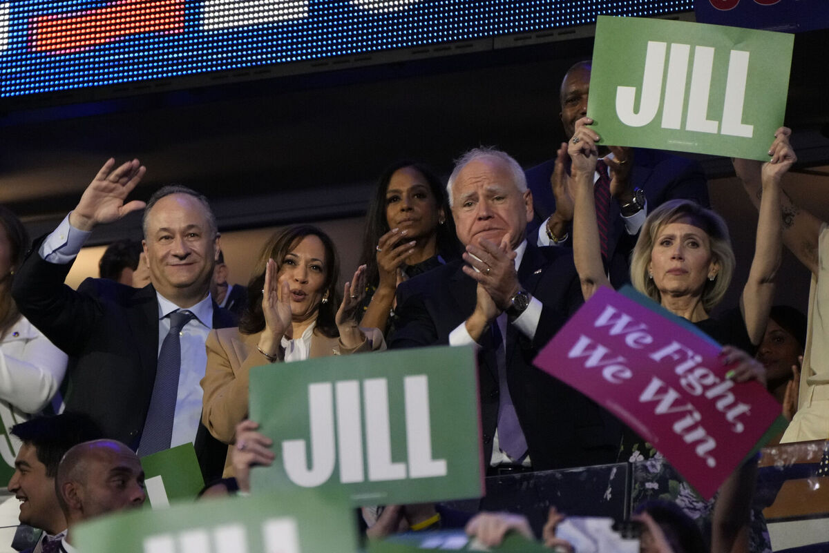 Second gentleman Doug Emhoff, Democratic presidential nominee Vice President Kamala Harris, Democratic vice presidential candidate Minnesota Gov. Tim Walz and his wife Gwen Walz applaud as first lady Jill Biden speaks during the first day of Democratic National Convention, Monday, Aug. 19, 2024, in Chicago. (AP Photo/Jacquelyn Martin)