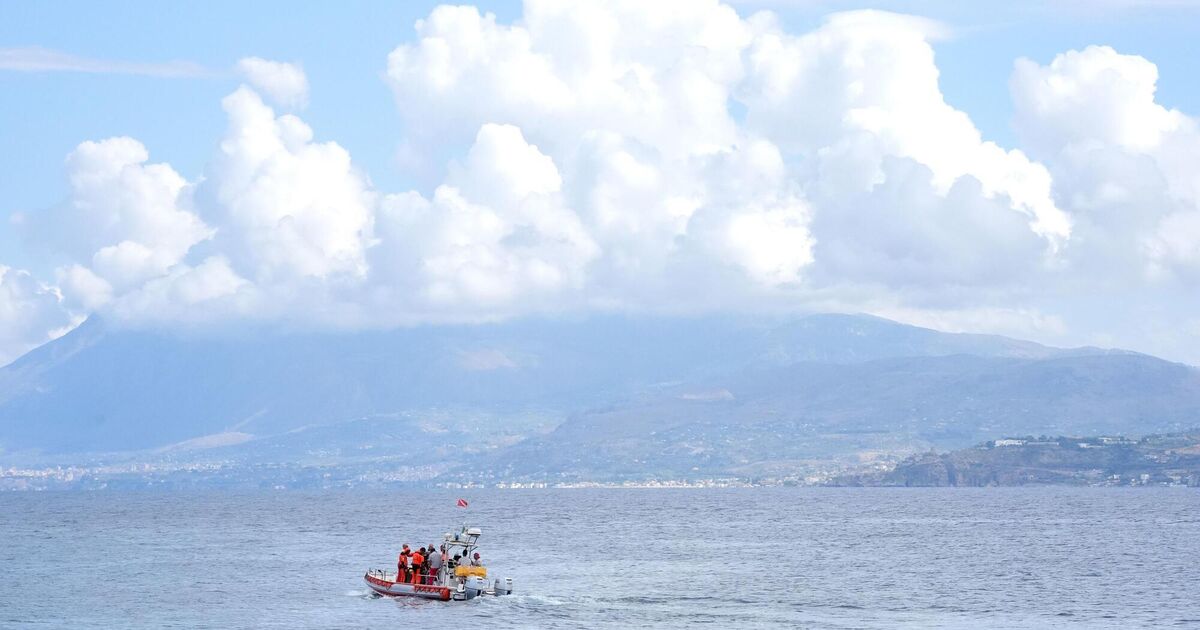 沈没した豪華ヨットで遺体5体発見、1人行方不明