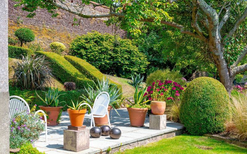 Exquisite grounds