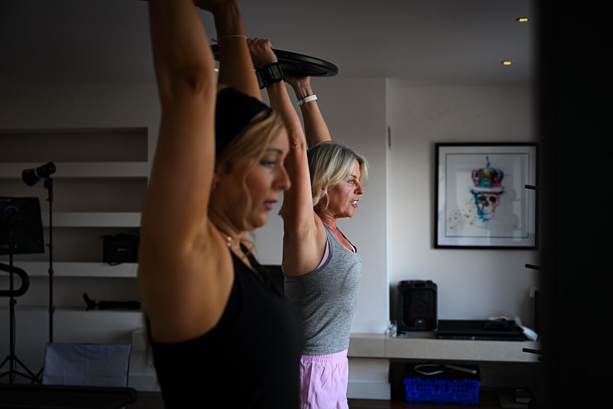 Lesley Giltinan of Lean with Leslie makes it look easy as she coaches journalist Mary Cate Smith during a personal training session at her gym in Rochestown. Picture Chani Anderson