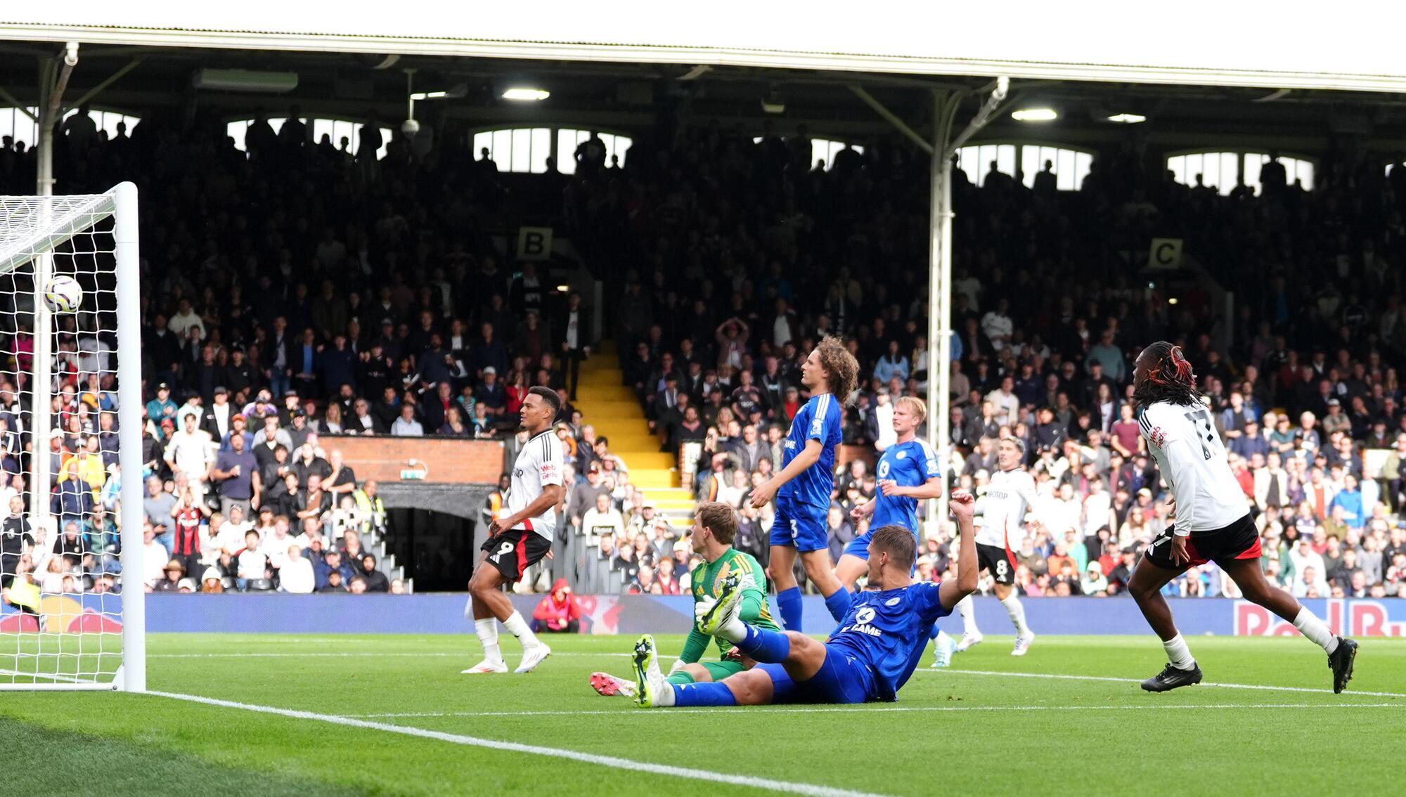 Smith Rowe on target in home debut as Fulham hold off Foxes