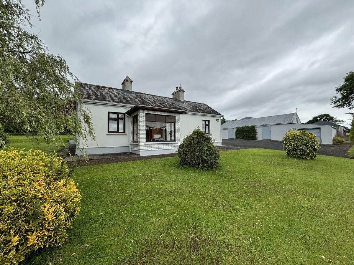 Selling agent Alison De Vere Hunt said: 'The residence is a little bit dated but a little bit of modernisation is all that would be required – it’s a turnkey property, really.'