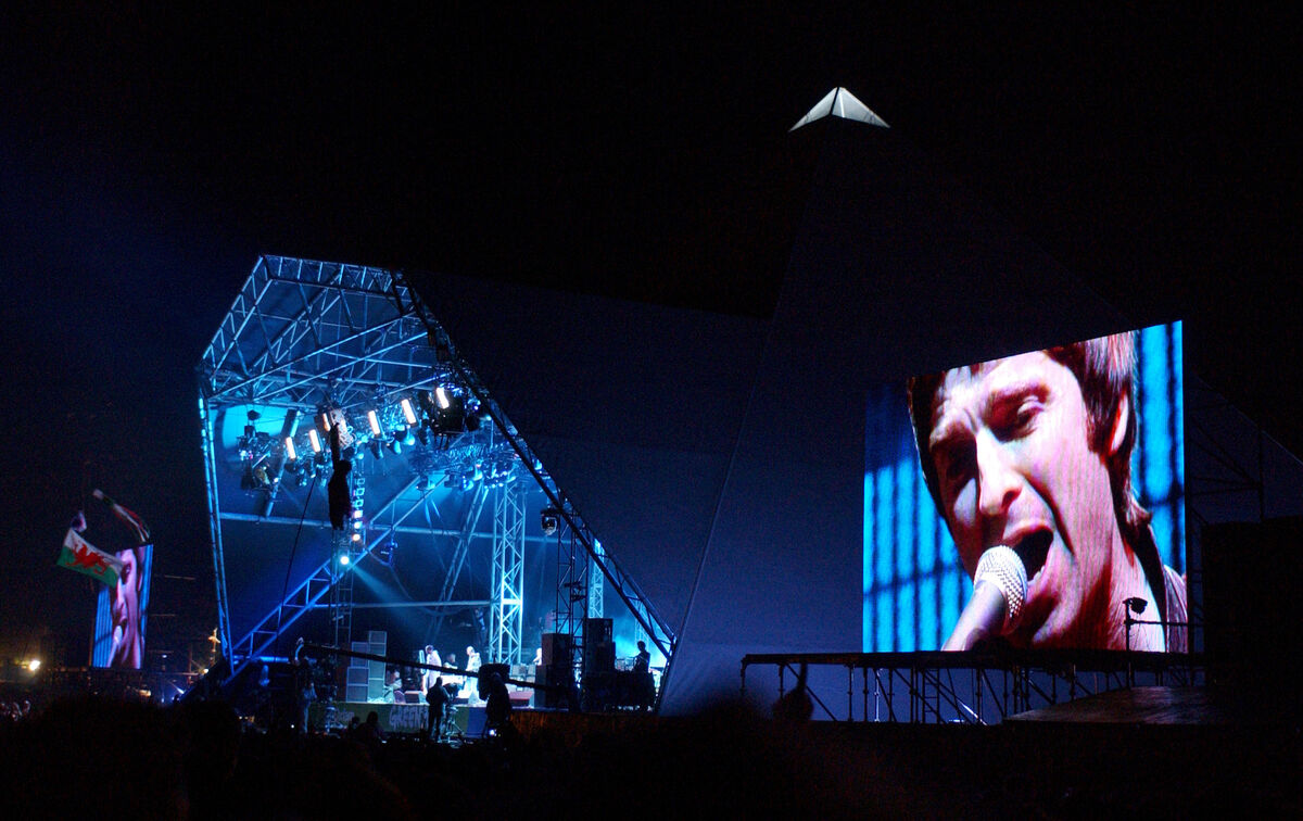 Oasis play Glastonbury in 2004.