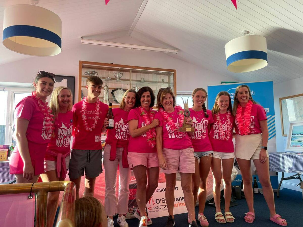 Presenting the Joan Collins memorial trophy to the Bushes!! Presenting the Joan Collins memorial trophy to the Bushes!!