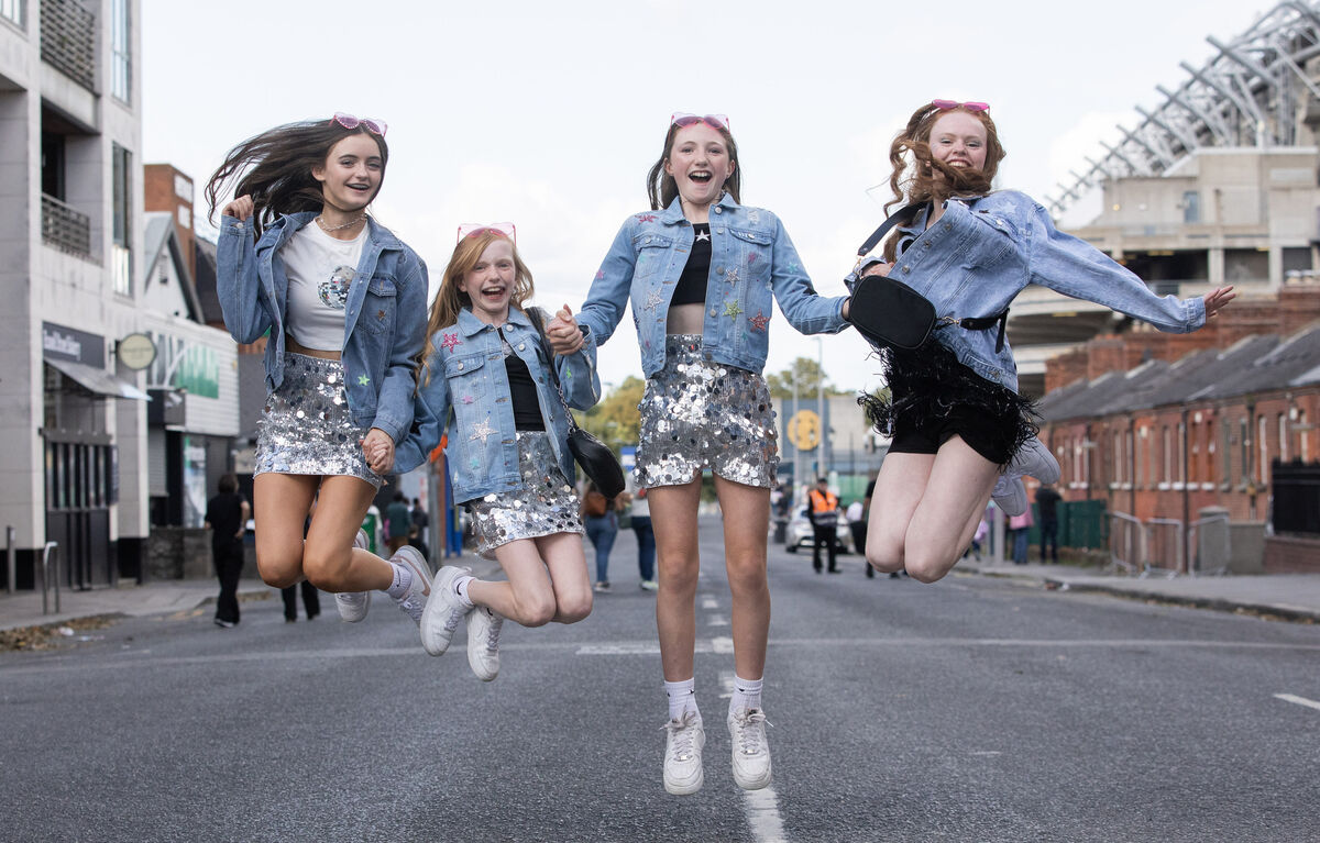 Isabelle (14), Sophie (12), Emma (13) and Chloe Kelly (16) from Kilkenny. Picture: Gareth Chaney