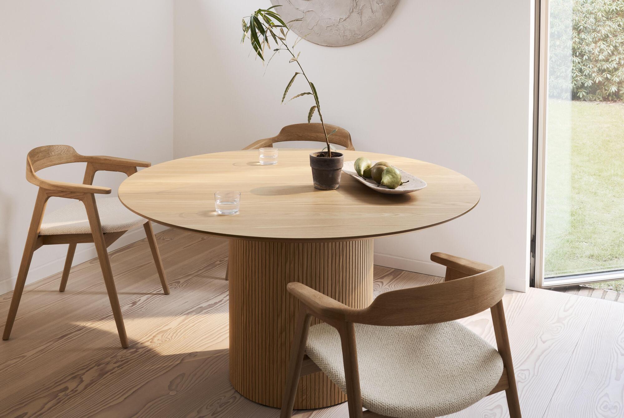 How to choose the perfect dining table and chairs for your home