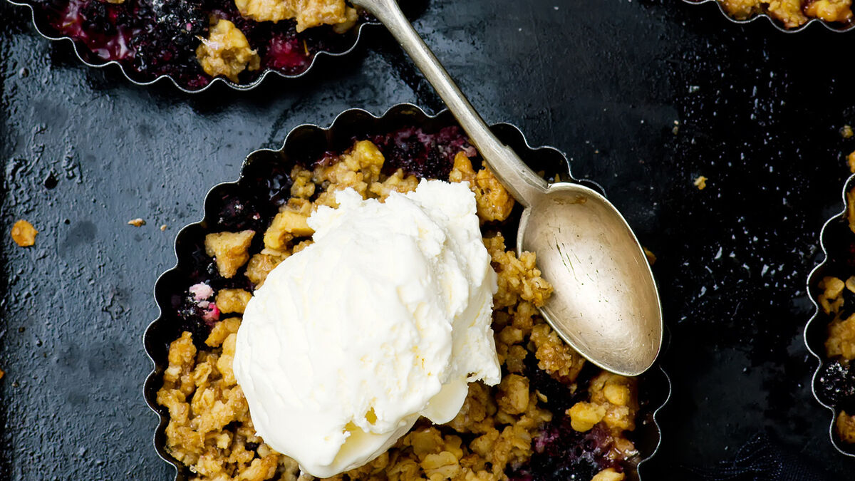 Blackberry crumble